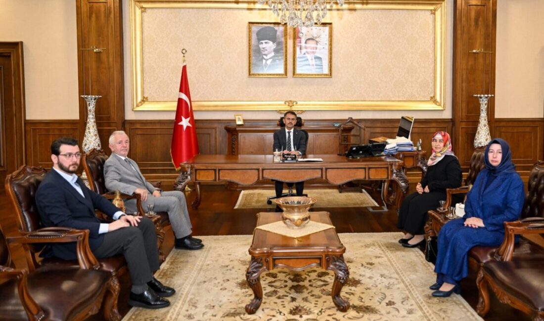 Kocaeli İl Müftüsü Mehmet Sönmezoğlu ve beraberindeki heyet, Mevlid Kandili