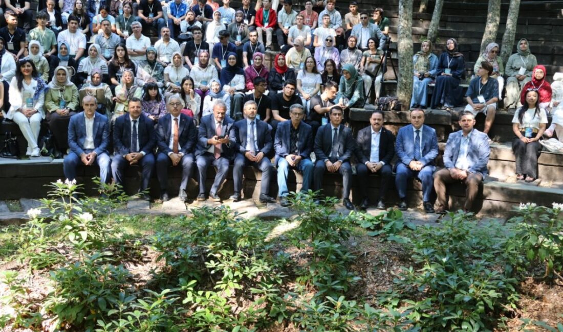 Anadolu Mektebi’nin kuruluşunun 15. yılı kapsamında düzenlenen Uluslararası Edebiyat ve