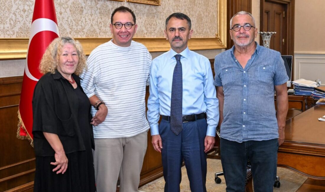 Vali İlhami Aktaş, kendisiyle tanışmak isteyen İlker Tüzer’i ailesiyle birlikte