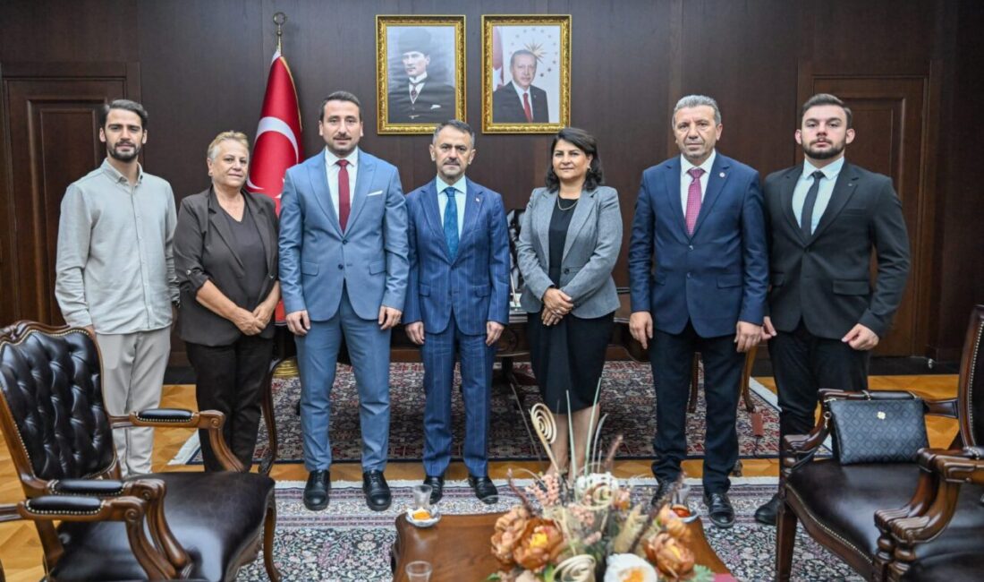 Darıca Arama ve Kurtarma Derneği Başkanı Abdülhamit Subaşı ve beraberindeki