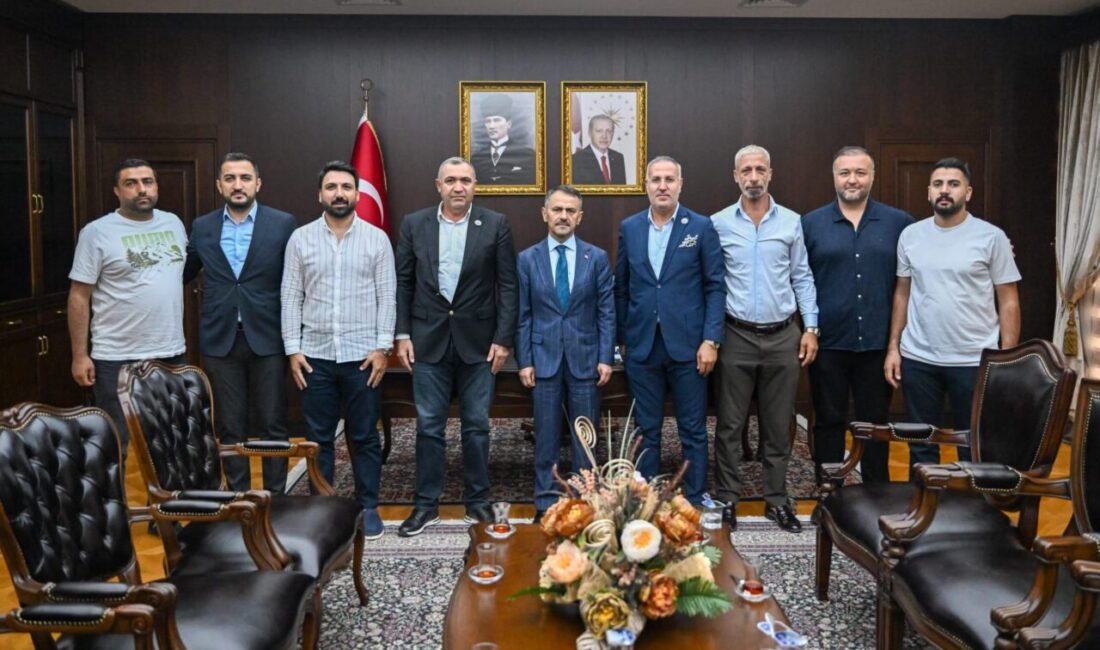 Darıca Müteahhitler Birliği Derneği Başkanı Salih Günal ve yönetimi, Vali