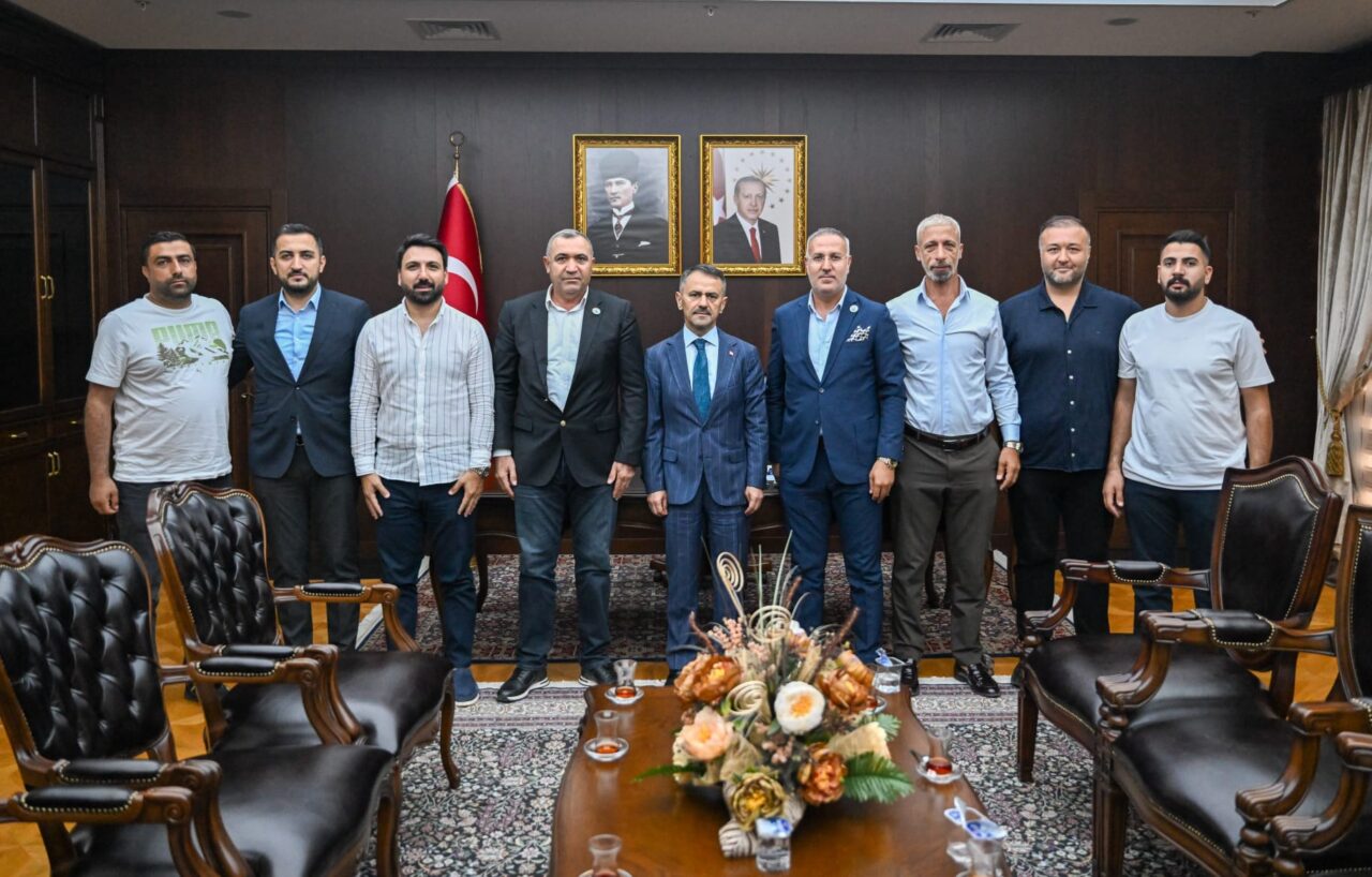 Darıca Müteahhitler Birliği Derneği Başkanı Salih Günal ve yönetimi, Vali