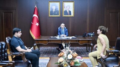 Vali İlhami Aktaş, kendisiyle görüşmek isteyen vatandaşlarla Gebze Valilik Makamı’nda