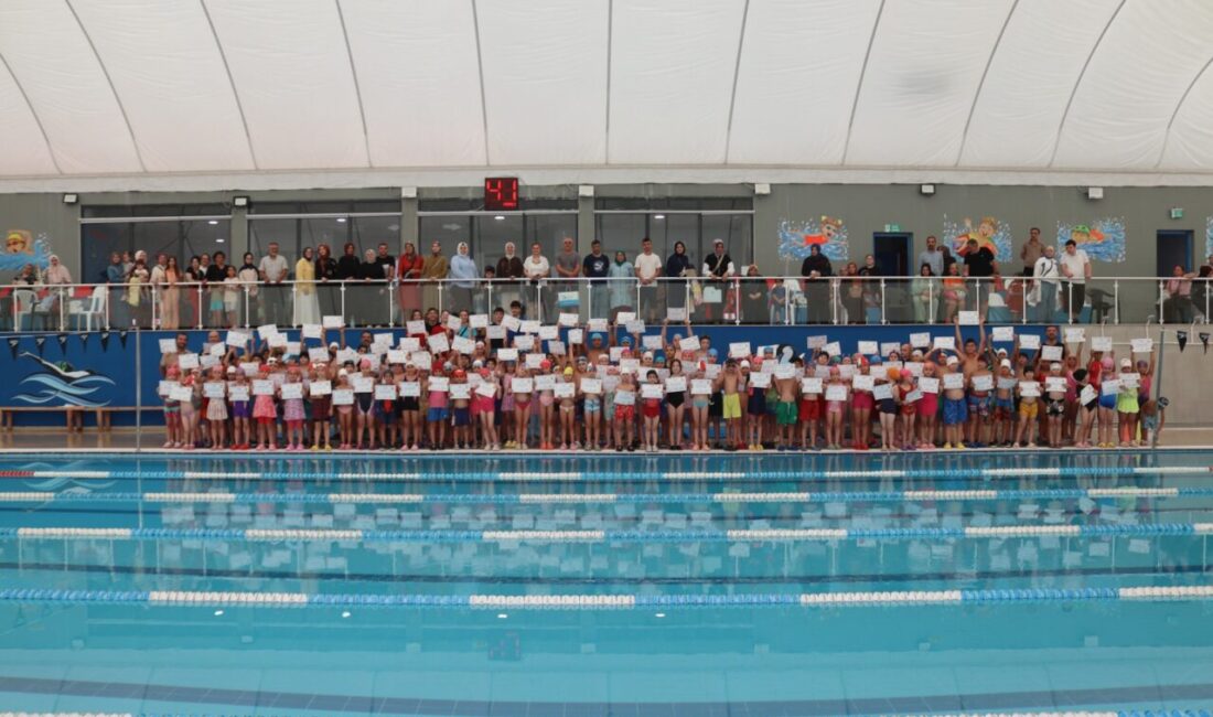İzmit Belediyesinin çocukları sporla buluşturduğu “Yüzme Bilmeyen Kalmasın” projesinde 1235