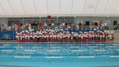 İzmit Belediyesinin çocukları sporla buluşturduğu “Yüzme Bilmeyen Kalmasın” projesinde 1235