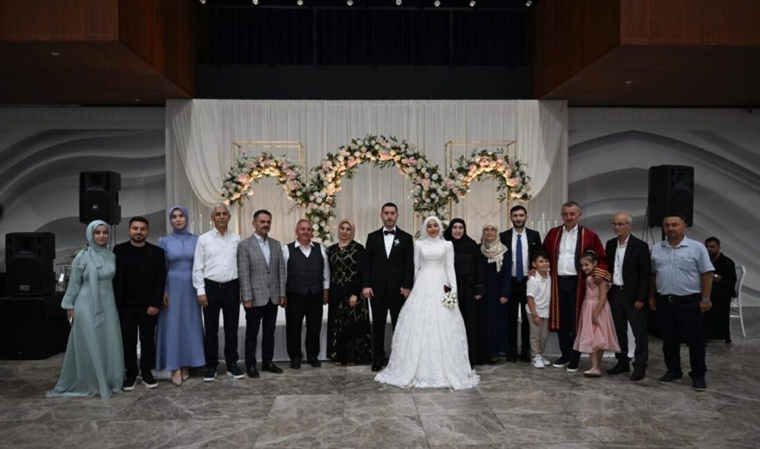 Kocaeli Valisi İlhami Aktaş, Kocaeli Valiliği personeli Hüseyin Doğan'ın kızı