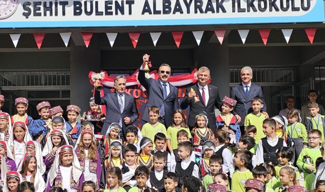 2026-2027 eğitim-öğretim yılı, Gölcük’te düzenlenen çelenk sunumu ve okul programı