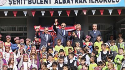 2026-2027 eğitim-öğretim yılı, Gölcük’te düzenlenen çelenk sunumu ve okul programı