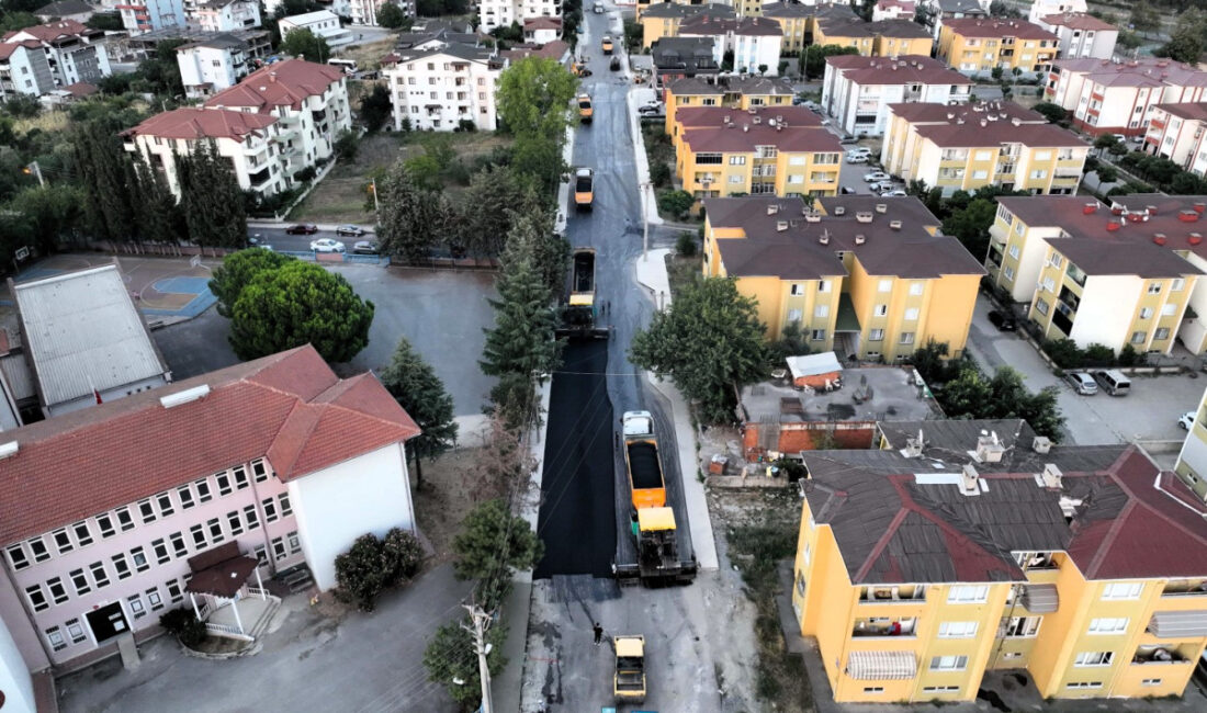 Kocaeli Büyükşehir Belediyesi, kent genelinde sürdürdüğü altyapı seferberliğini üstyapı çalışmalarıyla