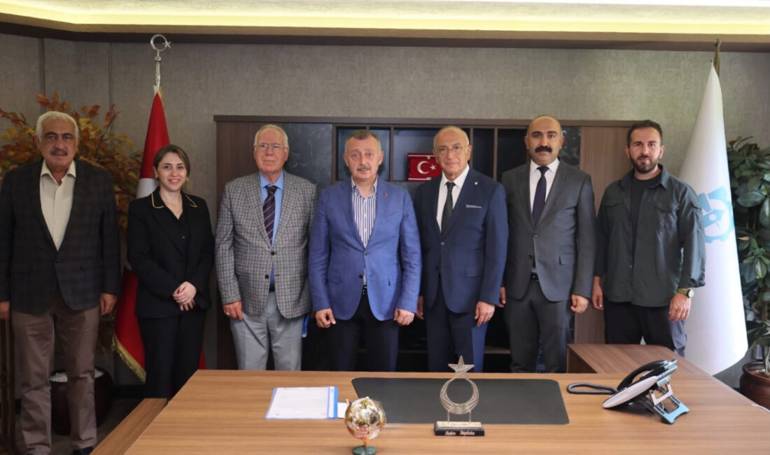Cem Vakfı Genel Başkanı Ahmet Rasim Tükek ve yöneticiler, Derince’ye