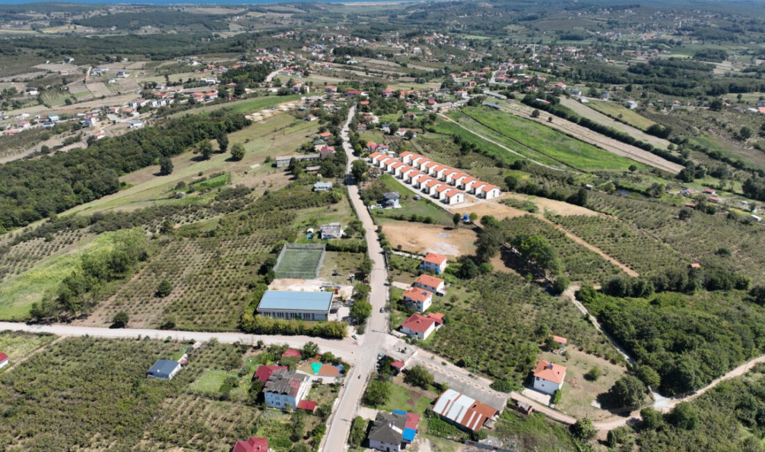 Kocaeli Büyükşehir Belediyesi, kent genelinde sürdürdüğü üstyapı çalışmalarını kırsal mahallelere