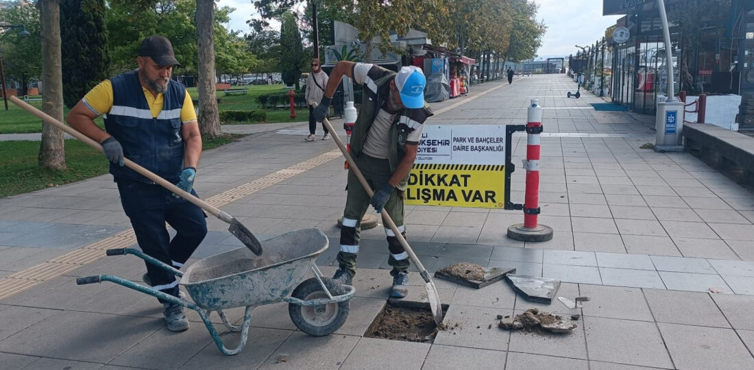 Kocaeli Büyükşehir Belediyesi, kent genelindeki yaya alanlarında vatandaşların daha güvenli