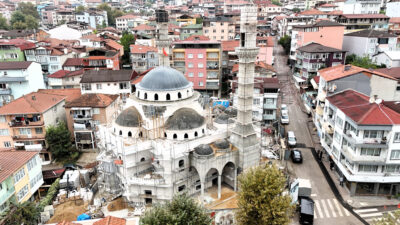 Kocaeli Büyükşehir Belediyesi’nin yeniden inşa ettiği Kuruçeşme Merkez Camii’nde çalışmalar