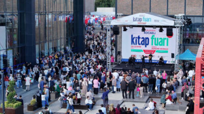 Kocaeli Büyükşehir Belediyesi Kültür Yayınları tarafından hazırlanan “Soyut Vatan” kitabının