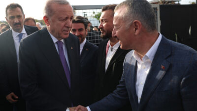 Cumhurbaşkanı Recep Tayyip Erdoğan’ın katılımıyla İstanbul’da gerçekleşen Yağlı Güreş Cumhurbaşkanlığı