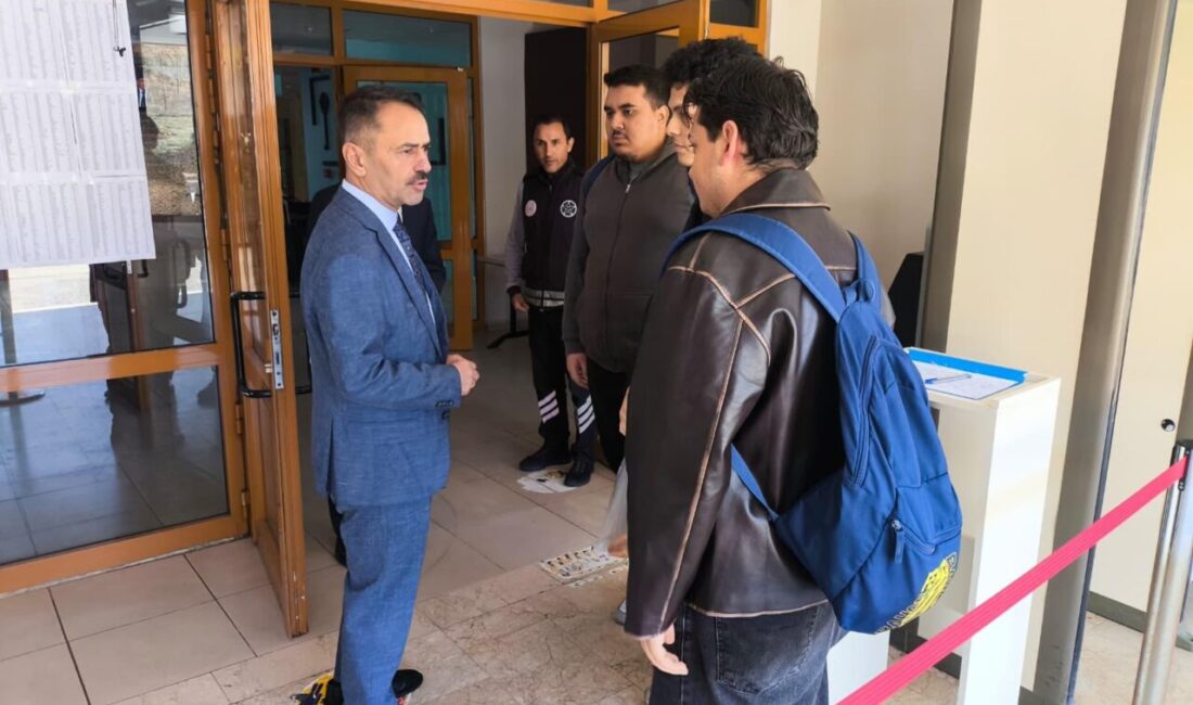 Kocaeli Valisi İlhami Aktaş, üniversite öğrencilerinin konakladığı Gazi Süleyman Paşa