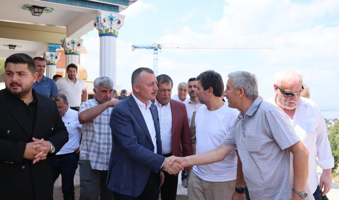 Kocaeli Büyükşehir Belediye Başkanı Tahir Büyükakın, bugün Karamürsel’deydi. Büyükşehir desteği