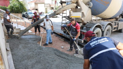 Derince Belediyesi ekipleri ilçe genelinde ihtiyaç duyulan noktalarda çalışmalarını yoğun
