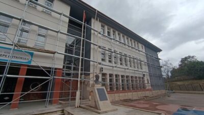 Körfez Belediyesi, öğrencilerin daha modern, güvenli ve erişilebilir ortamlarda eğitim