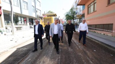 Dilovası Belediye Başkanı Ramazan Ömeroğlu, teknik ekibiyle birlikte ilçenin farklı