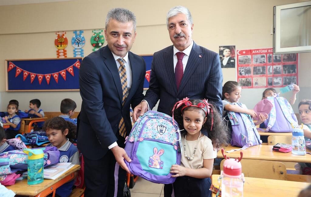 Dilovası Belediyesi, eğitime verdiği desteği yeni eğitim-öğretim yılında da sürdürüyor.