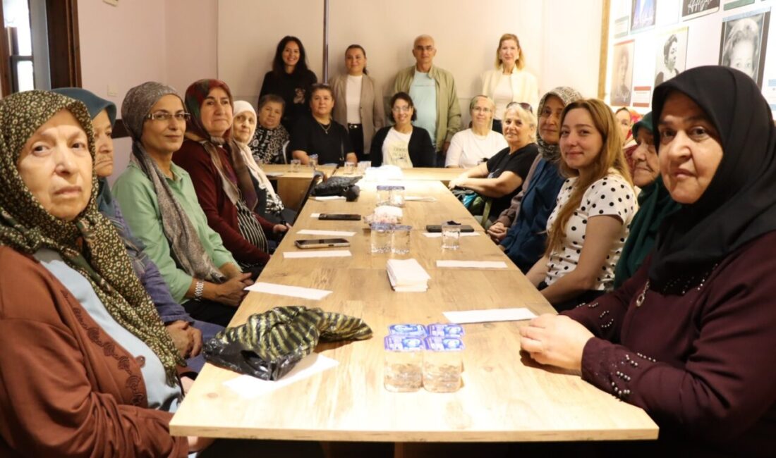 İzmit Belediyesinin kadınların farklı alanlarda bilgi edinmelerine ve sosyal dayanışmalarını