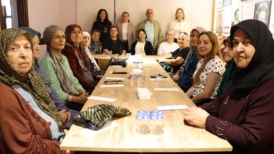 İzmit Belediyesinin kadınların farklı alanlarda bilgi edinmelerine ve sosyal dayanışmalarını