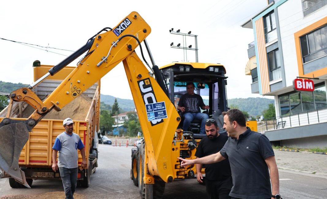 Başiskele Belediye Başkanı M. Yasin Özlü, ilçenin farklı noktalarında sürdürülen