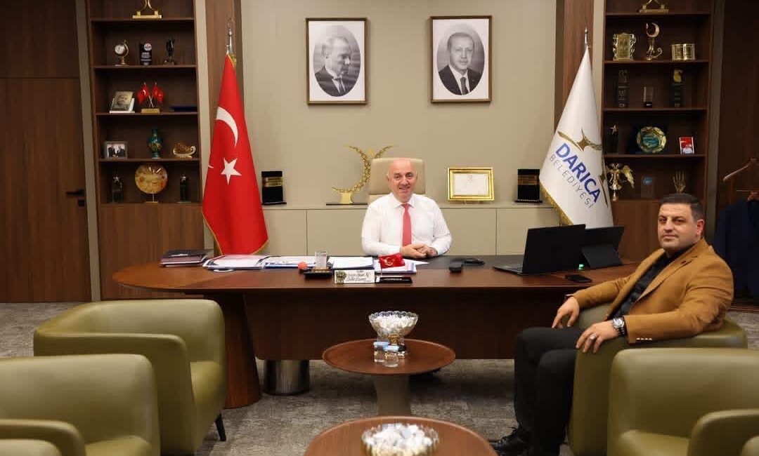MHP Darıca İlçe Başkanı Yavuz Furunci, Darıca Belediye Başkanı Muzaffer