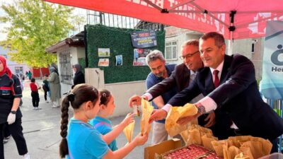 İzmit Belediyesinin Beslenme Saati uygulaması Gültepe İlkokulu, Topçular İlkokulu, Akşemsettin