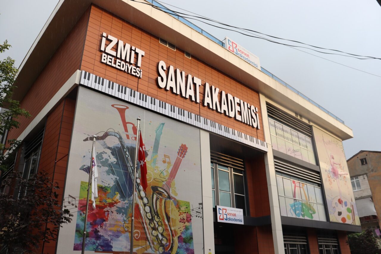 İzmit Belediyesi Sanat Akademisi Müzik Bölümü ve Koro sınavları için