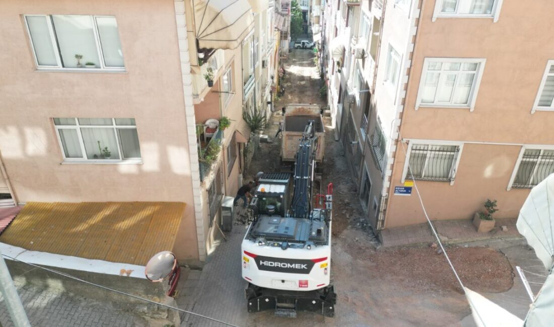 İzmit Belediyesi, Hacı Hasan Mahallesi Yukarı Pazar Caddesi’nde İSU’nun gerçekleştirdiği