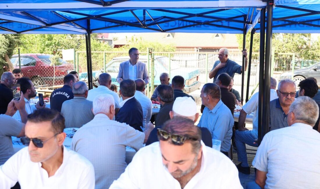 Karagöllü Mahallesi’nde bölge sakinleri ile bir araya gelen Başkan Gökçe,