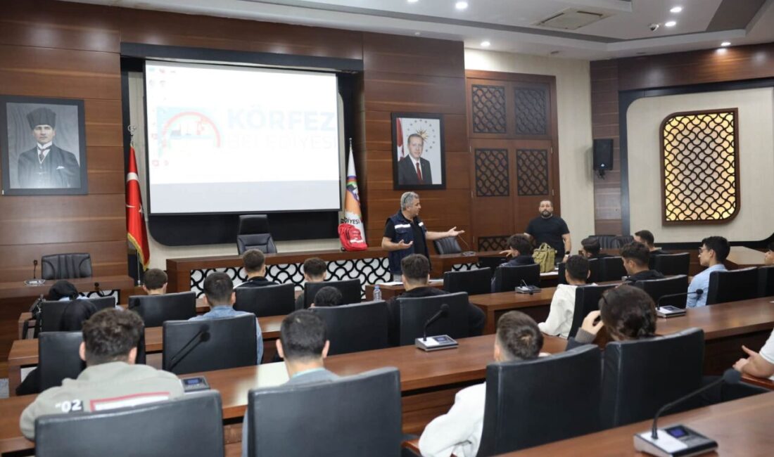 Körfez Belediyesi bünyesinde staj yapan öğrencilere yönelik oryantasyon semineri düzenlendi.