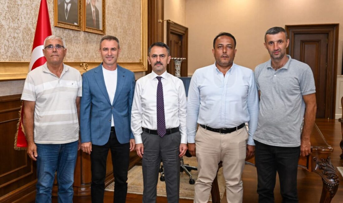 İzmitli muhtarlar, Kocaeli Valisi İlhami Aktaş’ı ziyaret ederek iki ayrı