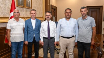İzmitli muhtarlar, Kocaeli Valisi İlhami Aktaş’ı ziyaret ederek iki ayrı