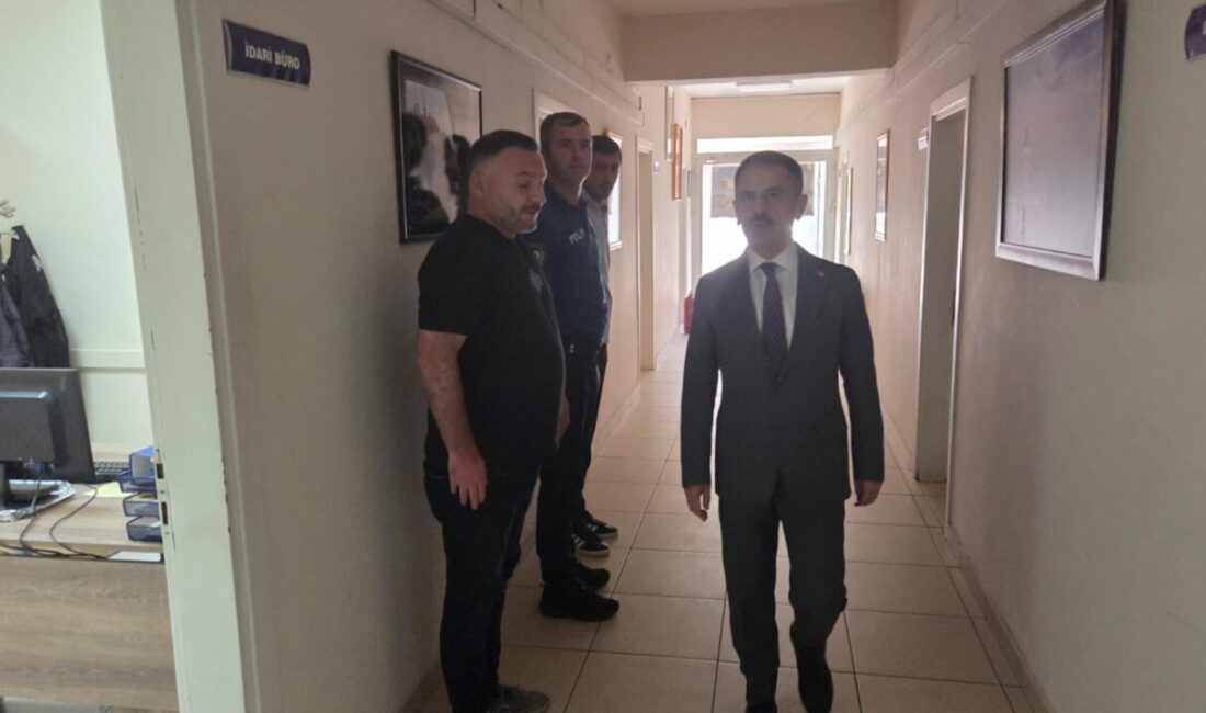 Kocaeli Valisi İlhami Aktaş, İzmit İlçe Emniyet Müdürlüğü Ekipler Amirliği’ni