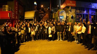 Milliyetçi Hareket Partisi (MHP) Kocaeli İl Başkanı Enes Emengen, beraberindeki