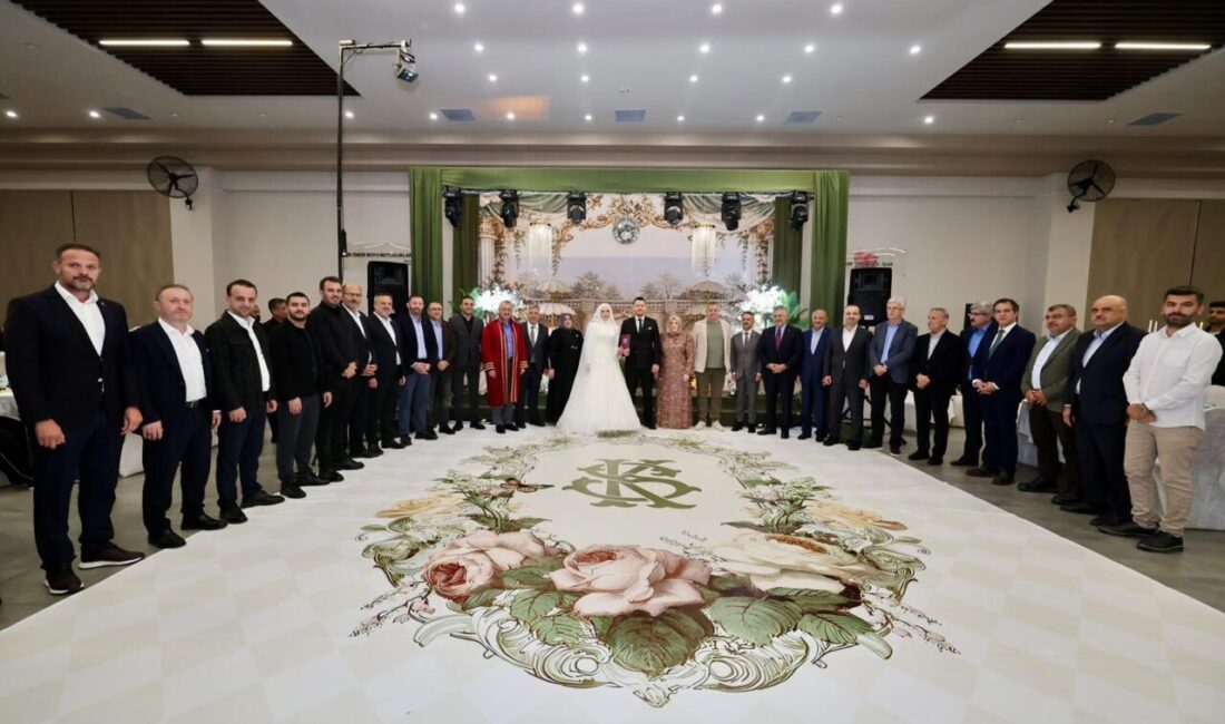 Kocaeli Valisi İlhami Aktaş, Kocaeli Trabzonlular Derneği Başkanı İbrahim İbrahimoğlu’nun