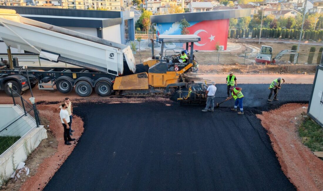 Başiskele Belediyesi, mahallelerin ihtiyaçları doğrultusunda yol ve kaldırım çalışmalarını sürdürüyor.