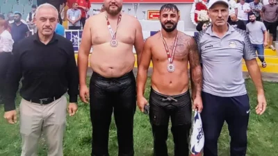 Körfez Gençlerbirliği Spor Kulübü güreşçileri Derince Taşköprü Hasat Sonu Festivali