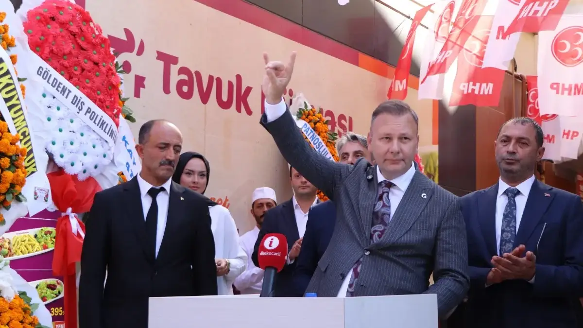 Milliyetçi Hareket Partisi Gölcük İlçe Başkanlığı’nın yeni hizmet binası, geniş