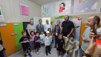 Vali İlhami Aktaş, İzmit Ulugazi İlkokulu'nu ziyaret ederek öğrencilerle buluştu