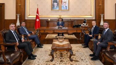 SEDAŞ Genel Müdürü Gökay Fatih Danacı, beraberindeki bölge müdürleriyle birlikte