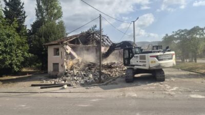Gölcük Belediyesi can ve mal güvenliği açısından risk oluşturan Şirinköy