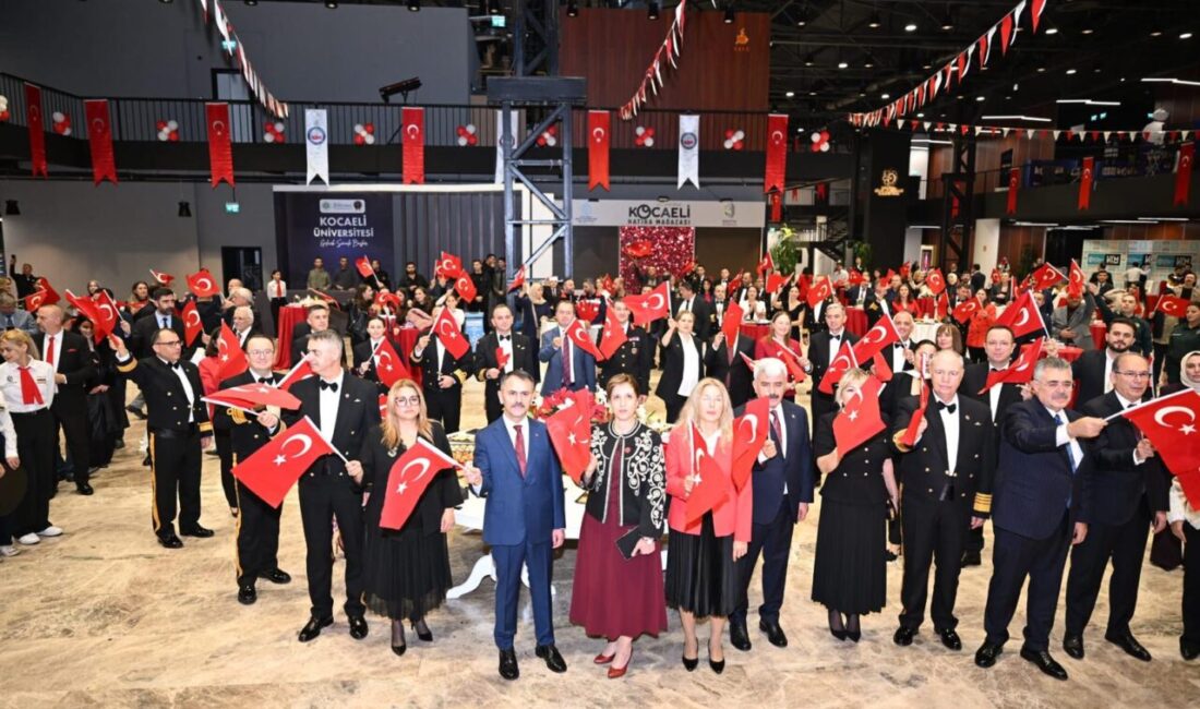 Cumhuriyetimizin 103’üncü yaş gururu, Kocaeli Valisi İlhami Aktaş ve eşi