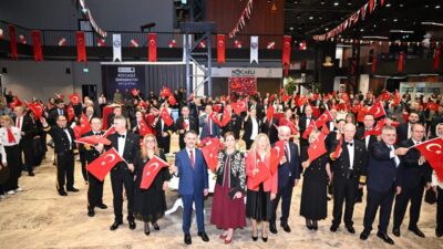 Cumhuriyetimizin 103’üncü yaş gururu, Kocaeli Valisi İlhami Aktaş ve eşi