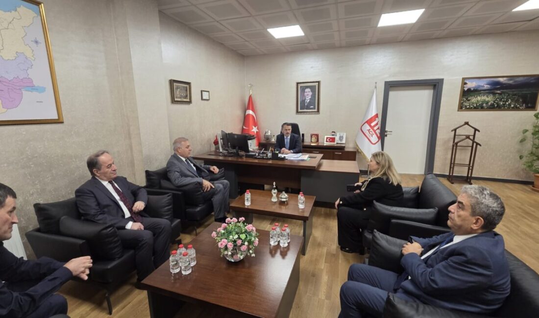 Kocaeli Valisi İlhami Aktaş, annesi Gülizar Durmuşkaya’yı kaybeden 112 Acil