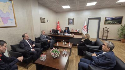 Kocaeli Valisi İlhami Aktaş, annesi Gülizar Durmuşkaya’yı kaybeden 112 Acil