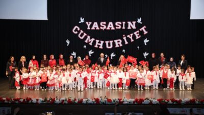 29 Ekim Cumhuriyet Bayramı, Çayırova’da düzenlenen resmi törenle kutlandı. Program